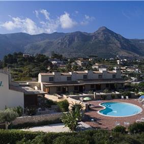 2 bedroom seaside apartments with shared pool, sleeps 4-5